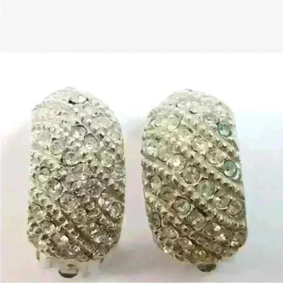 VINTAGE SPARKLING LES BERNARD SILVER TONE GLASS GEMS HALF HOOP CLIP ON EARRINGS - Picture 16 of 16